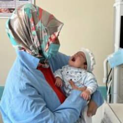 Dünyada yedinci vaka: Eymen bebeğin boynundan 445 gram tümör çıkarıldı