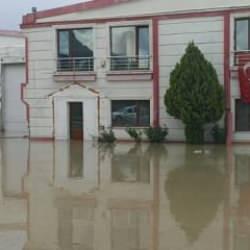 Kastamonu'da sağanak yağış sonrası sokakları su bastı