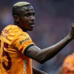 Osimhen 3 yıllık sözleşmeyi imzalıyor: Son kararını başkana iletti