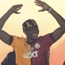 Osimhen'den kutlamalarda transfer sözleri