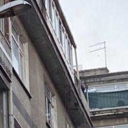 Çocuğu devlet korumasına alınınca boğazına bıçak dayayıp, evini ateşe verdi