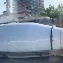 Sefaköy'de beton mikseri devrildi, trafik kilitlendi!