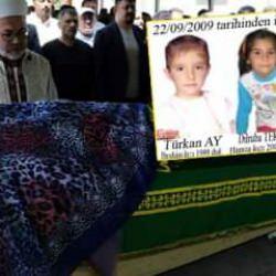 16 yıl önce şeker toplarken öldürülen kardeşlerin ablası, kene ısırması sonucu öldü!