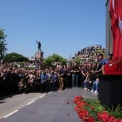 Ferdi Zeyrek son yolculuğuna uğurlanıyor: Gözyaşları sel oldu!