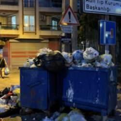 İzmir'de grev nedeniyle çöp dağları oluştu! Vatandaşlar isyan etti