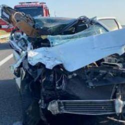 Balıkesir'de SUV otomobil sürücüsü, tıra arkadan çarptı: 2 ölü, 2 yaralı