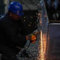 Ücretli çalışan sayısı nisanda yıllık bazda yüzde 2,4 artarak 15,7 milyon oldu