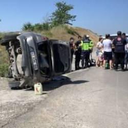 3’ü çocuk 5 kişinin içinde olduğu otomobil takla attı