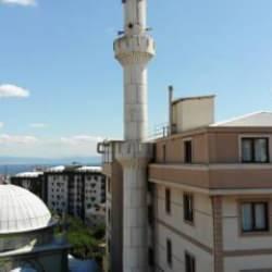 Minare ile bina iç içe... İstanbul'da enteresan bir cami: Hayatımda ilk kez gördüm