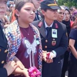 Şehidin cenazesinde kızından kahreden sözler: Bunları sana topladım baba, nereye gittin?
