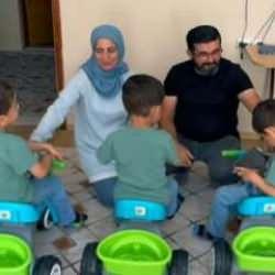 Konya'da bir vatandaş, 6 Şubat depremlerinde yetim kalan üçüzlere koruyucu aile oldu
