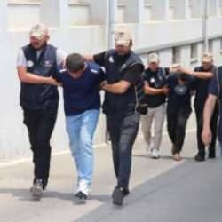 Adana'da aranan 2 firari FETÖ hükümlüsü yakalandı