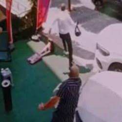 Esenyurt'ta dehşet! Sokak ortasında, silahla adam kovaladı