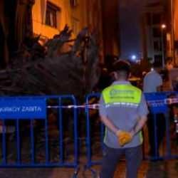 Bakırköy’de tarihi bina çöktü