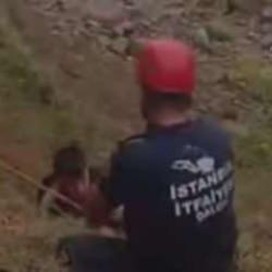 Beykoz'da kayalıklarda mahsur kalan 4 kişi kurtarıldı