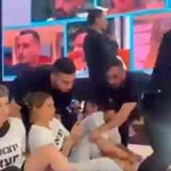 İsrail'de aktivistler canlı yayını bastı! Gazze'de ateşkes sloganları attılar