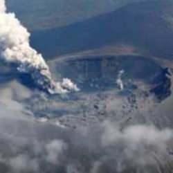 Japonya'da yanardağ patladı! 'Taş yağabilir' uyarısı