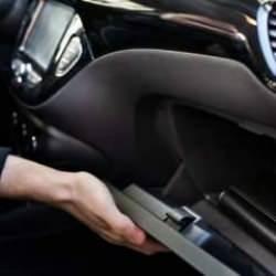 Arabadaki o fonksiyonu çoğu bilmiyor! Tuşa bastığınızda devreye geçiyor