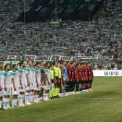 Süper Lig'in iki efsanesi sahaya çıktı: 40 bin seyirci tribünden takip etti