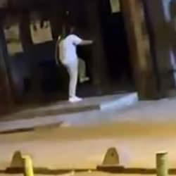Mahalleyi ayağa kaldıran olay: Cami kapısını taşla kırdı!