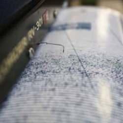 SON DAKİKA: Balıkesir'de 4,2 büyüklüğünde deprem: Çevre illerden de hissedildi