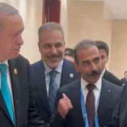 Zirvede samimi anlar! Pezeşkiyan davet etti, Erdoğan Fidan'ı işaret etti