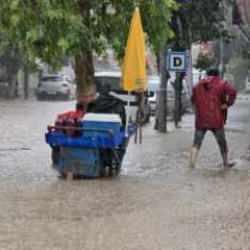 Adana ve Osmaniye'de şiddetli rüzgar ve sağanak
