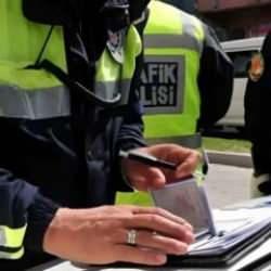 Cezası 993 TL: Arabanıza kesinlikle koyun! Trafikten men riski de var