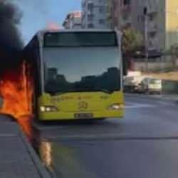 Faciadan dönüldü! İETT otobüsü alev alev yandı