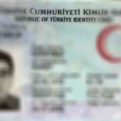 Babaannesi annesi, dedesi babası, babası ise kardeşi görünüyordu! İşte ilginç hata...
