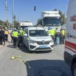 Pasaba a su hija en la silla de ruedas frente al camino: ¡la desastrosa muerte de la madre!
