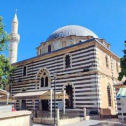 Alaüddevle Camii: Gaziantep’in kalbinde tarihi ve mimari değer
