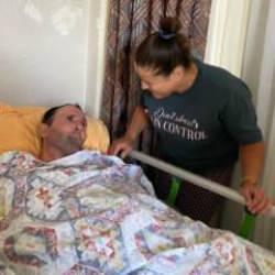 Antalya'da 7 yıldır yatalak kocasına bakan kadını şoke eden karar 