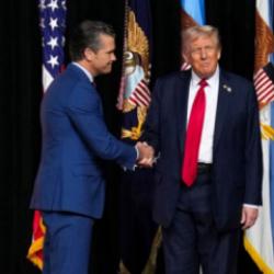 Trump rütbeli askerleri uyardı: Odayı terk ederseniz geleceğiniz gider