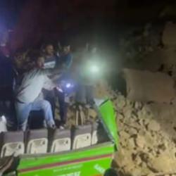 Heyelan otobüsü yuttu... Hindistan’da toprak kayması 15 can aldı!