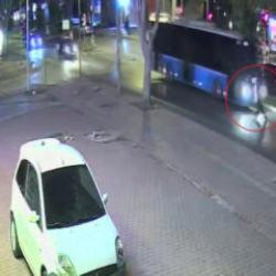 Antalya'da halk otobüsü yayaya çarptı: Kaza anı kamerada