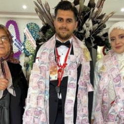 Antalya'da tek torununa düğünde taktığı takı herkesi şoke etti