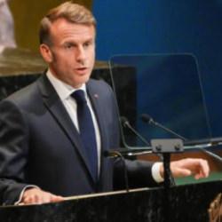 Macron'dan  Louvre Müzesi açıklaması! Hırsızlık vakası alarma geçirdi! 