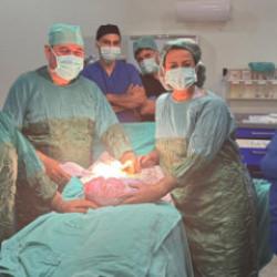 Şişkinlik ve halsizlik şikâyeti ile hastaneye gitti! Karnından çıkana inanamadı