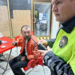 Alkollü kaza yaptı, kahveye oturup çay içti