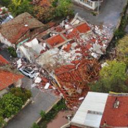Balıkesir Sındırgı'da deprem! Yıkımın boyutu ortaya çıktı