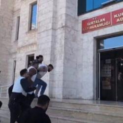 ¡Mató a su esposa y a su tío embarazadas e hirió a 3 personas! Su expresión hizo que se me helara la sangre.