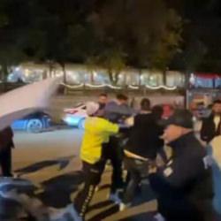 Burdur'da kaza yapan sürücülerin tekme ve yumruklu kavgası