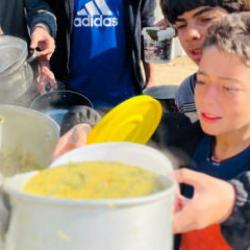 Deniz Feneri Gazze’de! Her gün 22 bin kişiye sıcak yemek