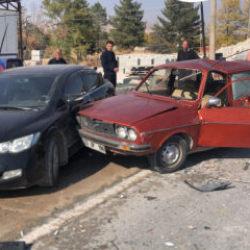 Elazığ'da feci kaza: Arabanın yarısı koptu! 1 ölü