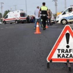 İzmir'de feci motosiklet kazası: 1 ölü, 2 yaralı