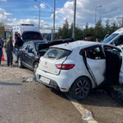 Kavşakta feci kaza: 7 yaralı!