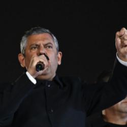 Özgür Özel'den Cumhurbaşkanı Erdoğan'a hakaret! AK Parti'den peş peşe tepkiler