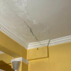 Kocaeli'de korku dolu anlar: 4 katlı bir binanın kolonları çatladı!