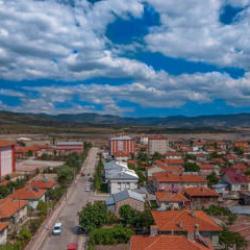 Bir ilçe köy oluyor: Acilen taşınacak 350 kişiyi arıyorlar!